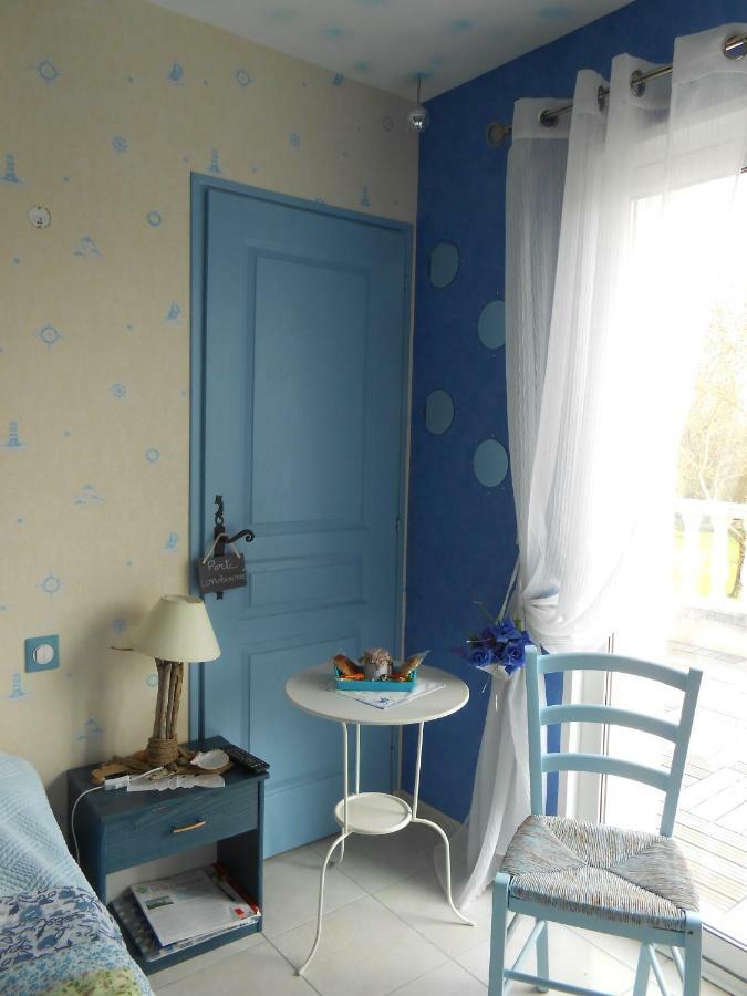Bed and Breakfast La Roche bleue Saint-Laurent-de-la-Prée Exterior foto